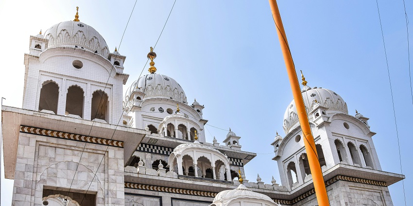 Experience serenity on the premises of New Gurudwara, a spiritual place in Abu Dhabi.