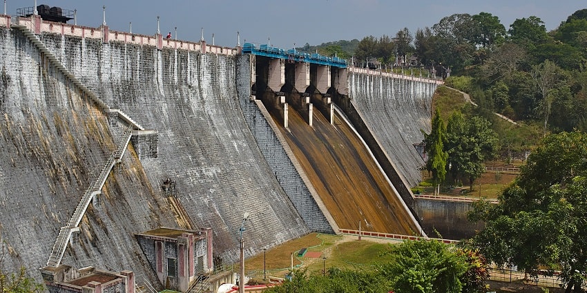 Enjoy the breathtaking view at Neyyar Dam, one of the places to visit in Kovalam.