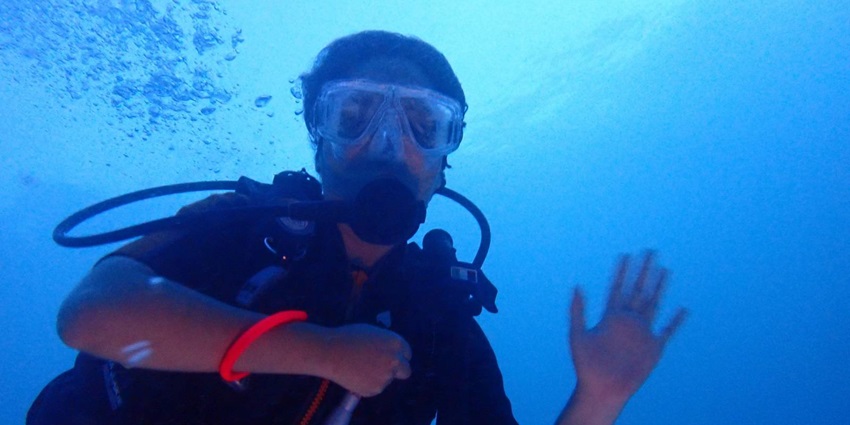 A woman scuba diving, one of the things to do in Havelock at night for an adventure.