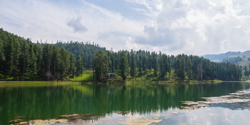 The quaint Nilnag Lake in the morning - a famous amongst places to visit in Doodhpathri.