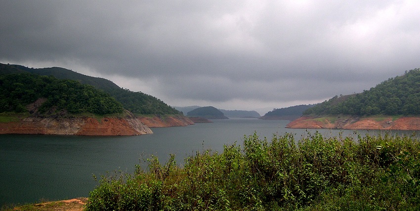 Njandirukki Waterfalls is one of the most enchanting Idukki Waterfalls for every traveller.