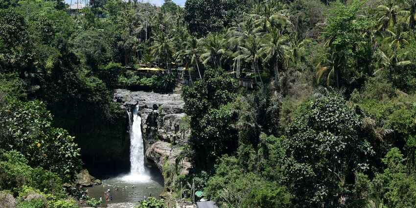 Known for its stunning beauty, Nungnung Watеrfall is nestled between Bedugul and Ubud.