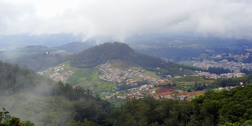 Relax in the lush green landscapes of Ooty, one of the hill stations near Palakkad.