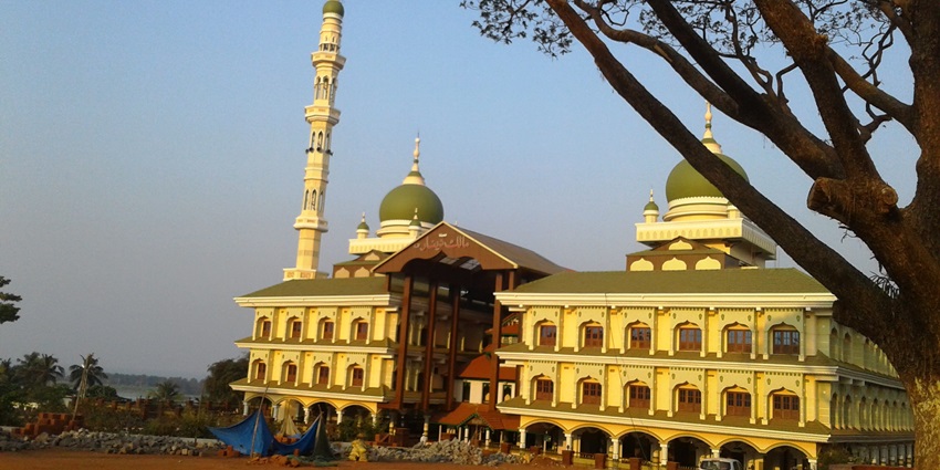The sunset at the mosque provides a spectacular view of the backdrop with a religious vibe.