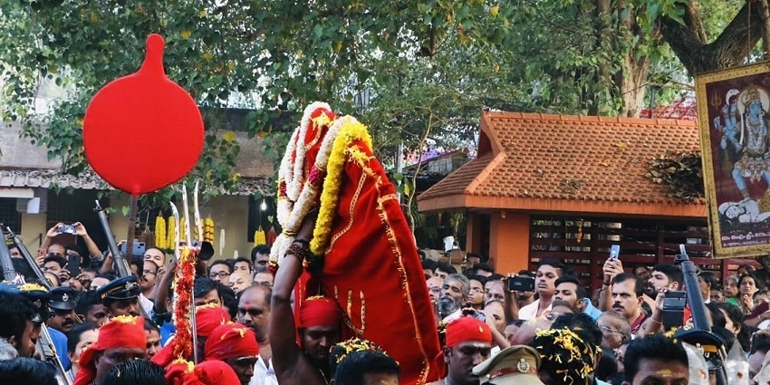 A picture of a ritual dance during a festival celebrating goddess Vellayani