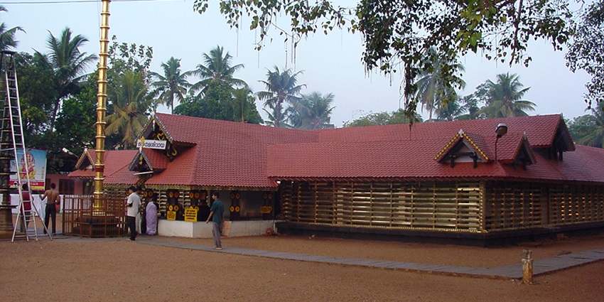 Paambanaiyappa Temple is popular for having potent remedial powers for skin diseases.