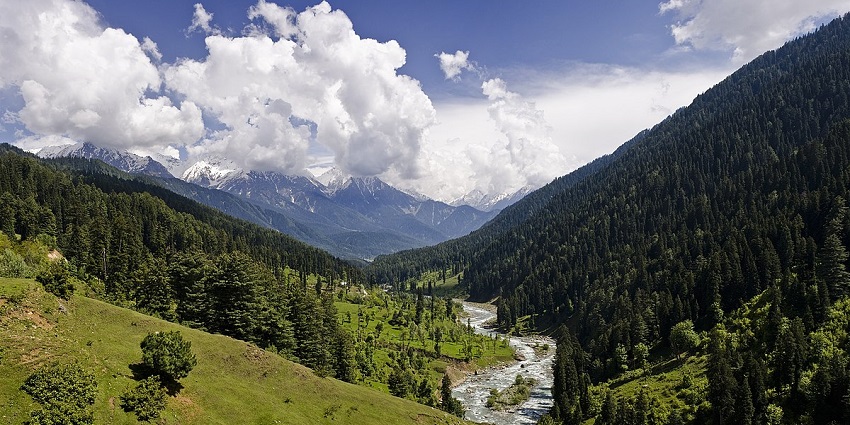 View of Pahalgam valleys, one of the places to visit in Jammu and Kashmir in September