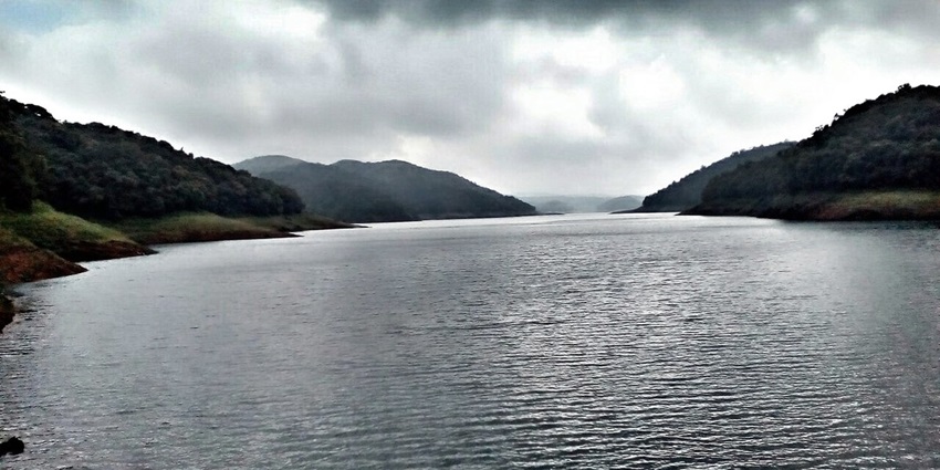 A stunning view of a water body of Painavu, one of the best places to visit near Ulipooni.
