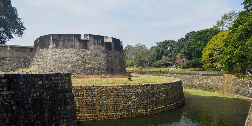 Palakkad Fort is one of the best places to visit in Palakkad to witness majestic beauty.