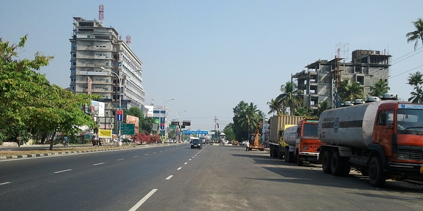 Palarivattom Junction is one of the most unique places to visit in Kochi at night.
