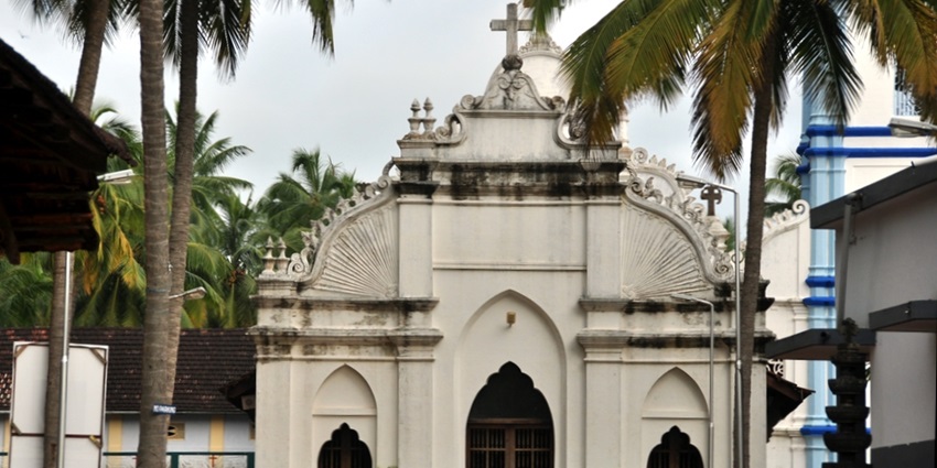 Peaceful surroundings of Palayar Church make it a perfect place for spiritual believers.