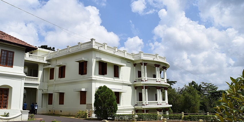Paliam Dutch Palace is a historic home celebrating colonial architecture and rich history.