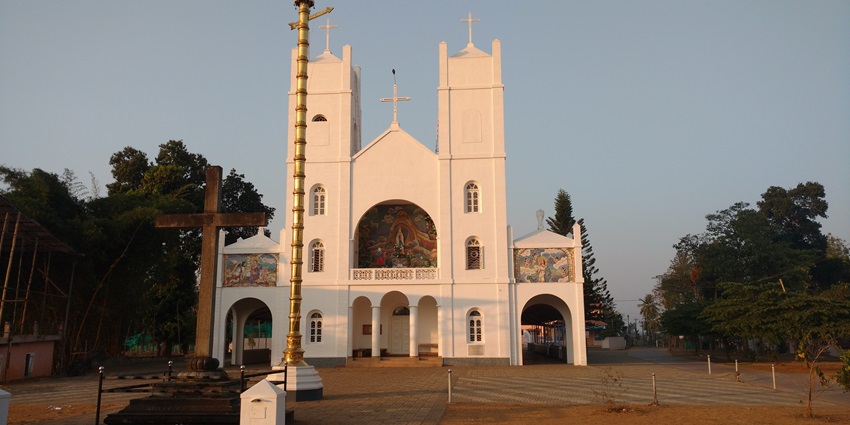 Historic Pallikkunnu Church, known for its architectural beauty and peaceful ambiance.