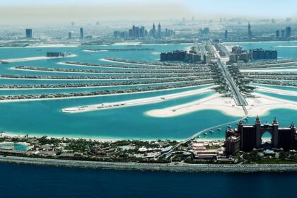 The palms are one of the best places for snorkelling in Dubai, for an ideal marine adventure