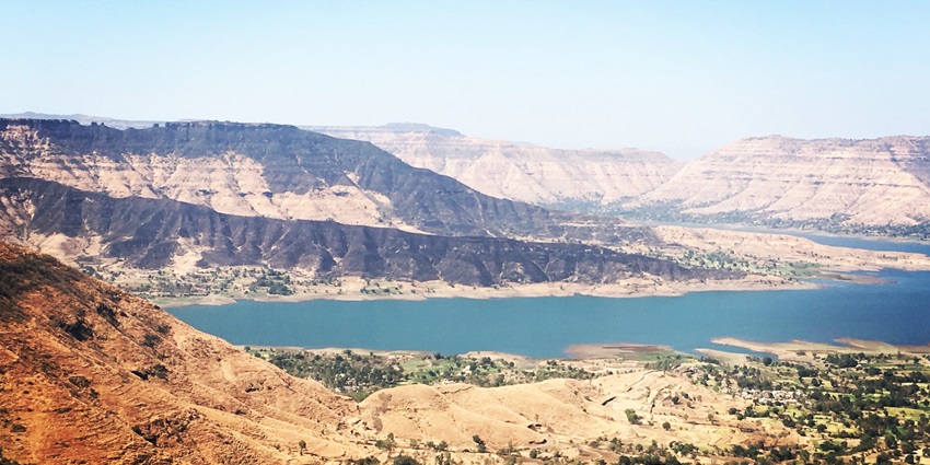 Panchgani serves views of the spectacular Rajpuri Caves, Lingmala Falls and Dhom Dam.