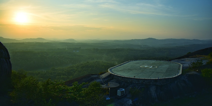 Pack your bags and carry the essentials on your trip to this beautiful wonder in Kerala.