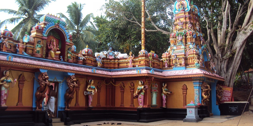 Papanasam Beach Temple, along with its reverence, is housed amidst the spectacular Papanasam Beach.
