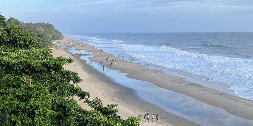 Papanasam Beach is one of the best places to visit in Varkala to explore natural beauty.