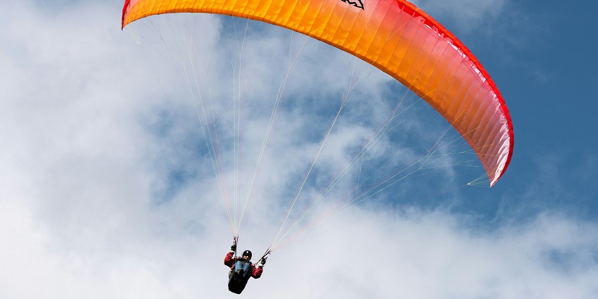 Soar above the scenic landscapes and experience the thrill of paragliding in Manali.