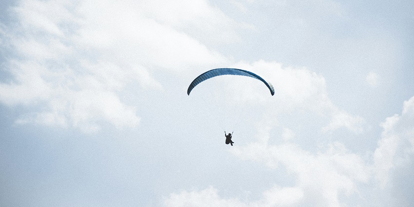 Paragliding over turquoise waters is one of the best adventure sports in Kerala for all.