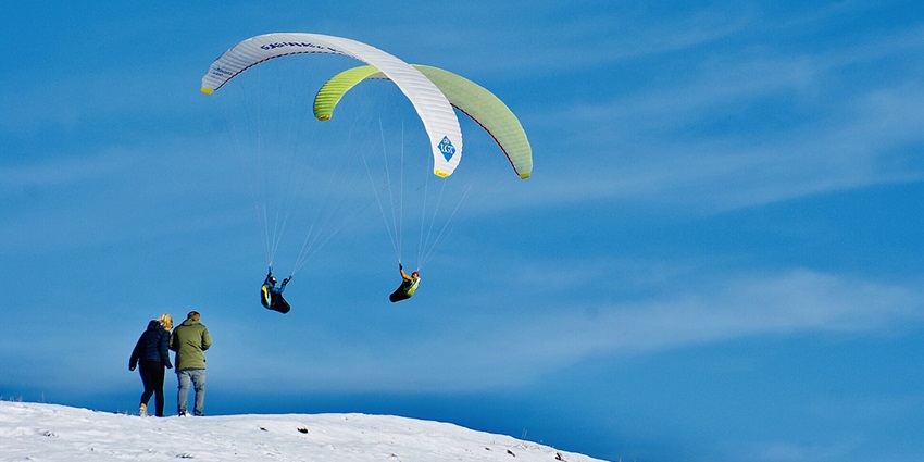 Do try paragliding activity here to grab a chance to cherish panoramic views of the hills.