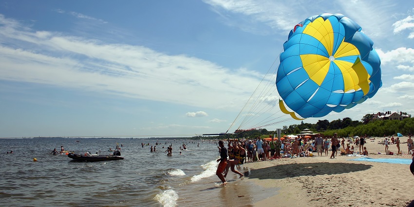 View of parasailing in the Havelock Island, one of the water activities to enjoy.