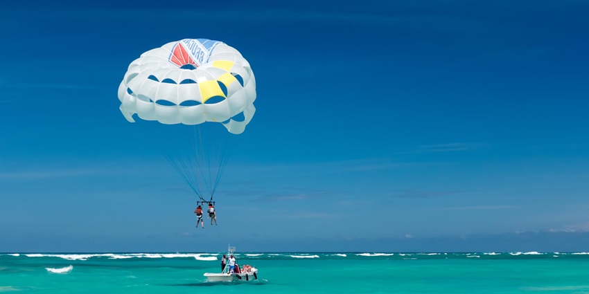 Parasailing is one of the best things to do near Fisheries Museum Port Blair for everyone.