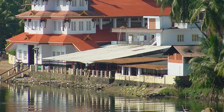 Parassinikadavu Sri Muthappan Temple- one of the most sacred places to visit near Kannur
