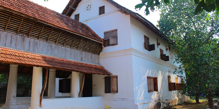 The Paravur Synagogue is one of the exquisite attractions near Cheraman Perumal Mosque.