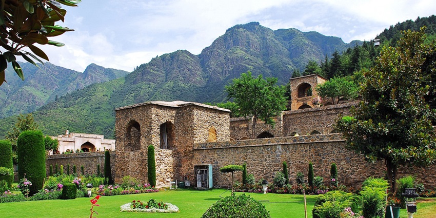 View of historic Pari Mahal, with terraced gardens - place to visit near Bhim Garh Fort