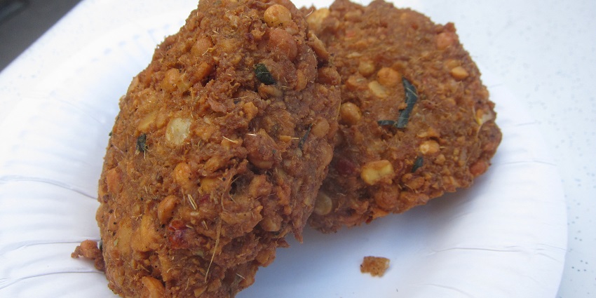 This dish refers to deep fried fritters which has been a staple snack in Kerala since a long time.