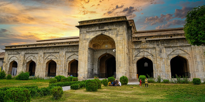 Built entirely of limestone, Pathar Masjid stands as one of the most unique Kashmir mosques.