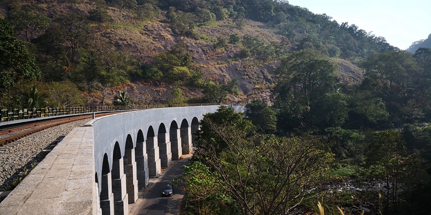 One of the picturesque places to visit in Thenmala, this bridge is a famous tourist destination.