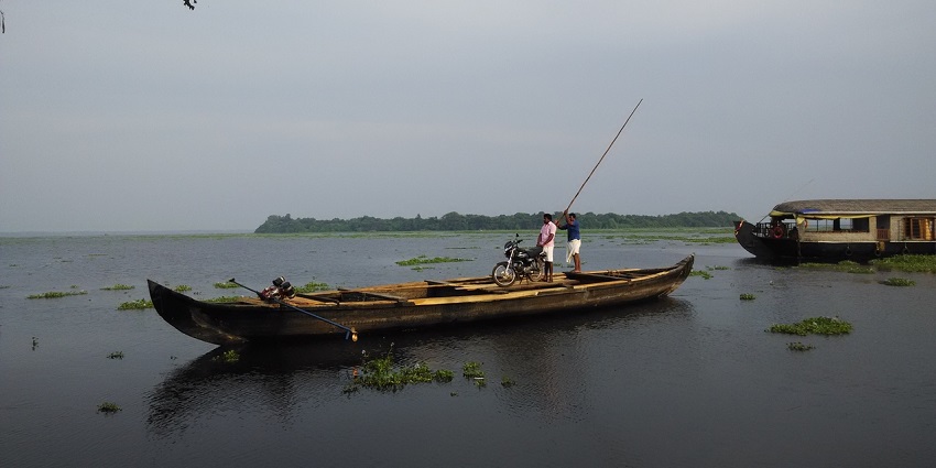 Boat rides to the Pathiramanal Island,serving as one of the best places to visit near Alleppey.