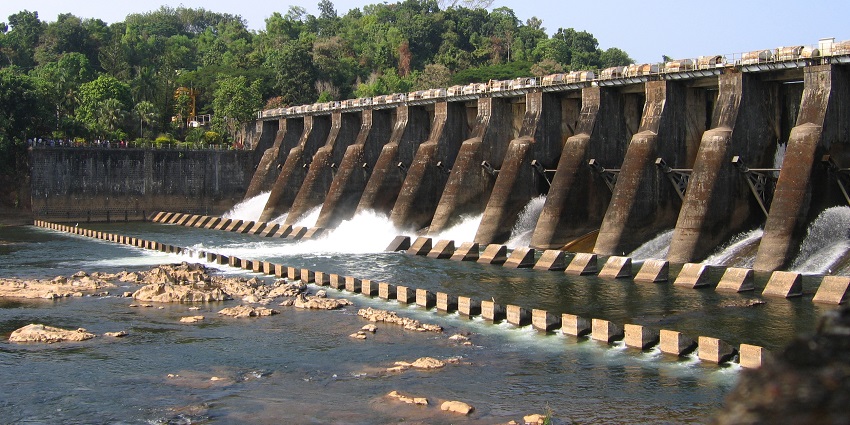 See the breathtaking views from the Pazhassi Dam near Kottiyoor Wildlife Sanctuary.