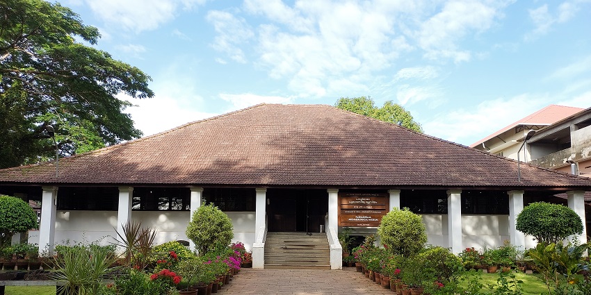 Pazhassiraja Museum is named after a heroic figure in Kerala's history, being a highly revered museum.