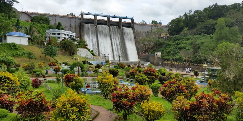 A stunning view of Peechi Dam, a concrete dam in Kerala, which is a must-see destination.