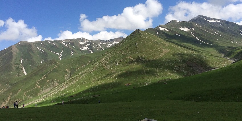 The Mughal road is another passage to Kashmir Valley off the Jammu-Sringar highway.