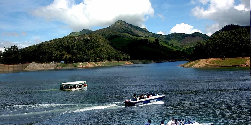 Decked with scenic vistas, Thekkady is one of the best places to visit in Kerala in May.