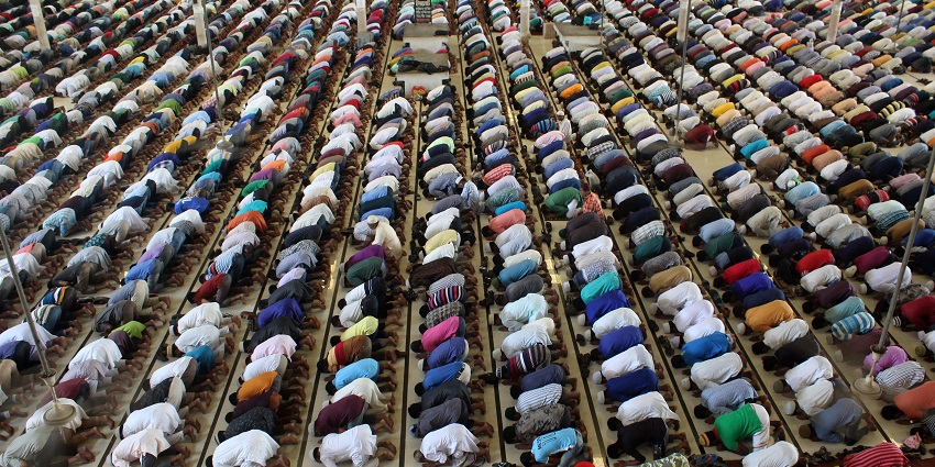Participate in a prayer inside the Cheraman Perumal Mosque for a spiritual experience.