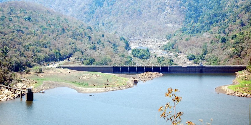 Peringalkuthu Dam is one of the best places to visit in Chalakudy for picturesque hills.