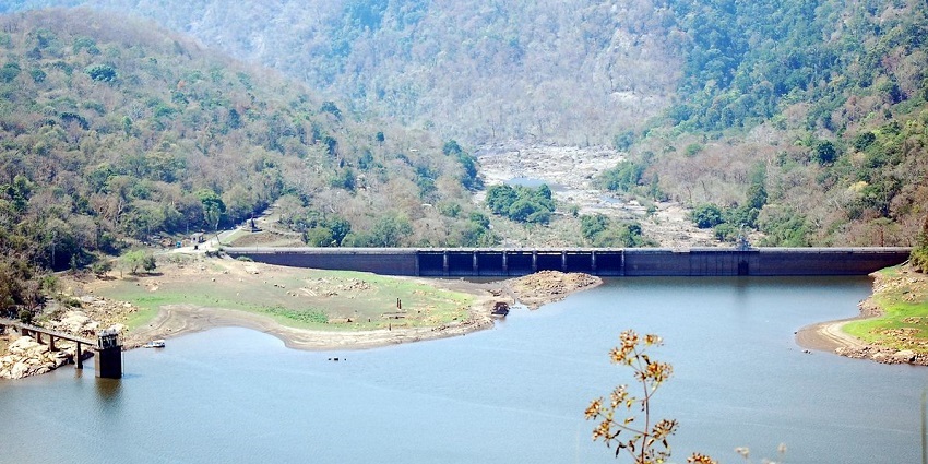 Watch out for the lush green landscapes around the Peringalkuthu Dam Reservoir, Kerala.