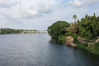 The view of Periyar River in Aluva - One of the best things to do in Aluva