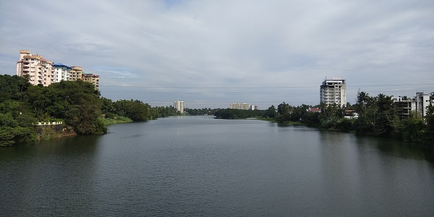 Image of Periyar River surrounded by lush greenery - scenic roadside attraction