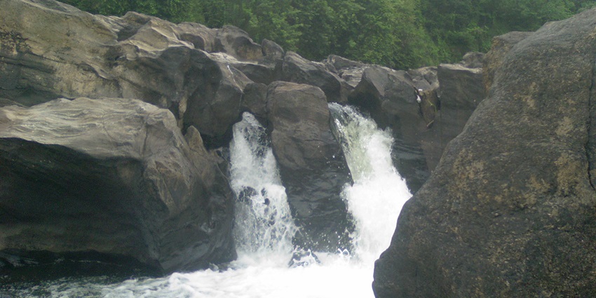 Perunthenaruvi Waterfalls is one of the most fascinating waterfalls in Trivandrum.