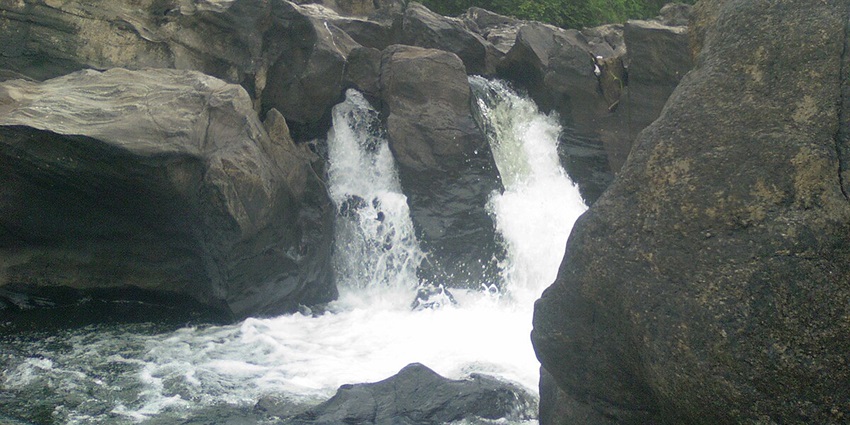 Perunthenaruvi Falls is another amazing attraction to explore near this place.