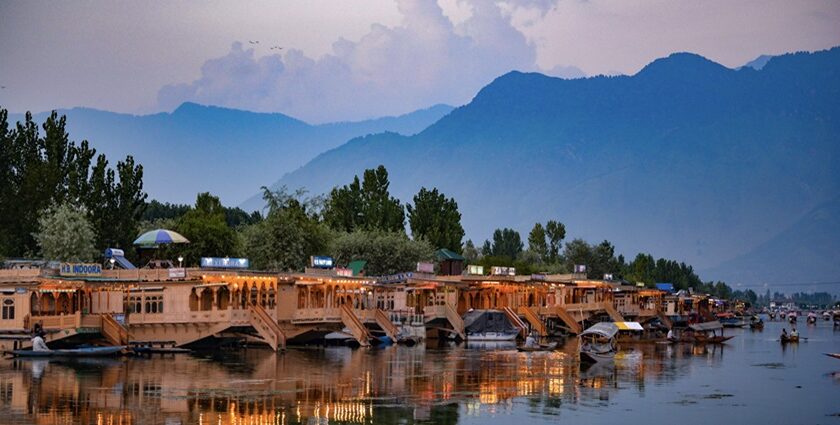 There are plenty of places to visit in Kashmir in August for a soulful experience.