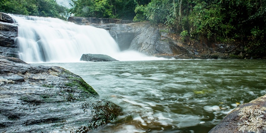 Wandering the fields of this waterfall with the splashing water, is a refreshing experience