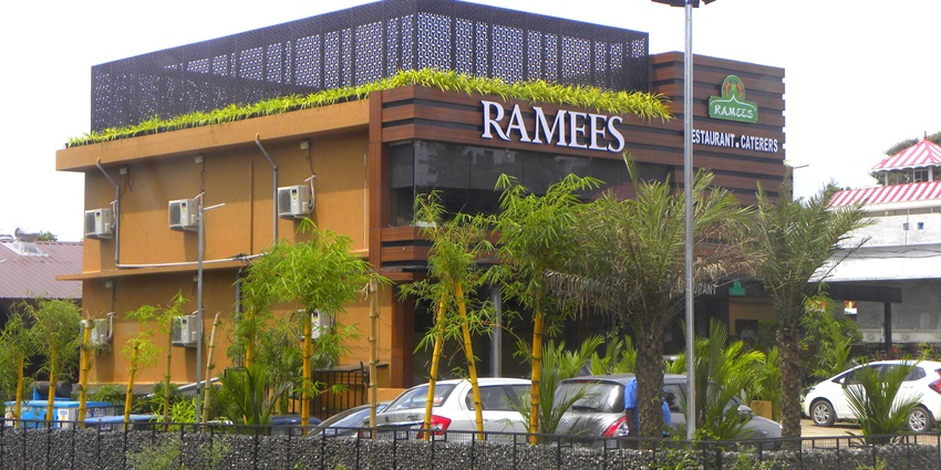 A picture of a restaurant in Kerala from across the street