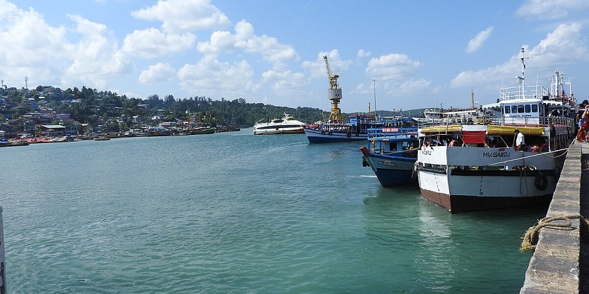 Jetties from Port Blair depart every hour to reach Cinque Island with several tourists.